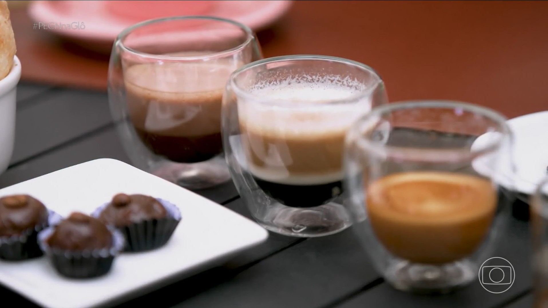 Bebidas de café servidas em cafeteria