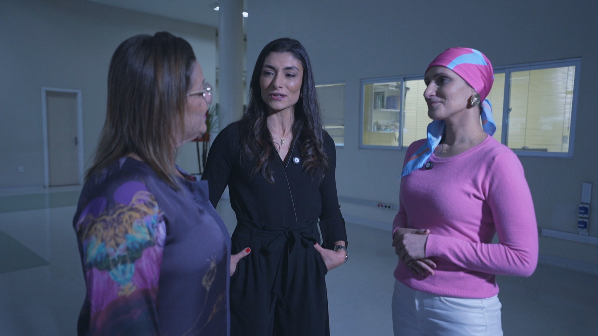 Psicóloga Monica Echeverria, jornalista Carolina Aguaidas e Liliana Cardoso conversam sobre câncer de mama