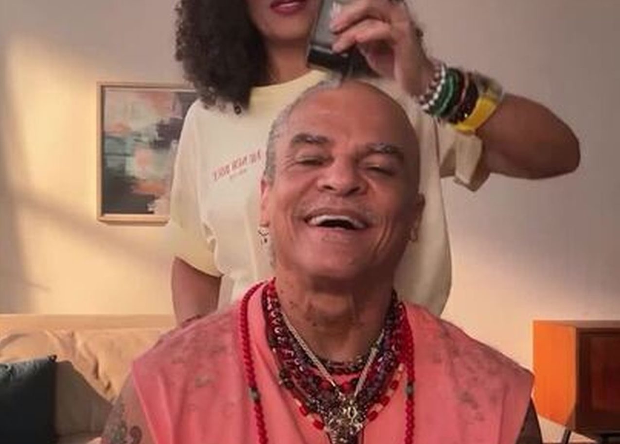 Carlos Valderrama antes e depois de raspar a cabeça