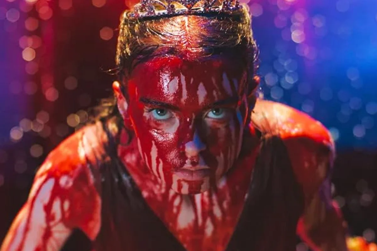 Cena da série Carrie, A Estranha
