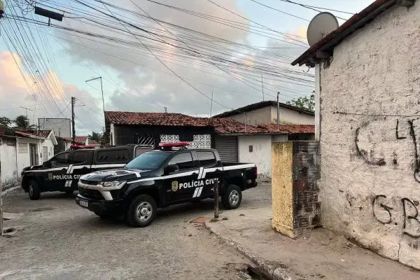 CV expulsa famílias de casa e impõe cobrança a comerciantes em 13 estados