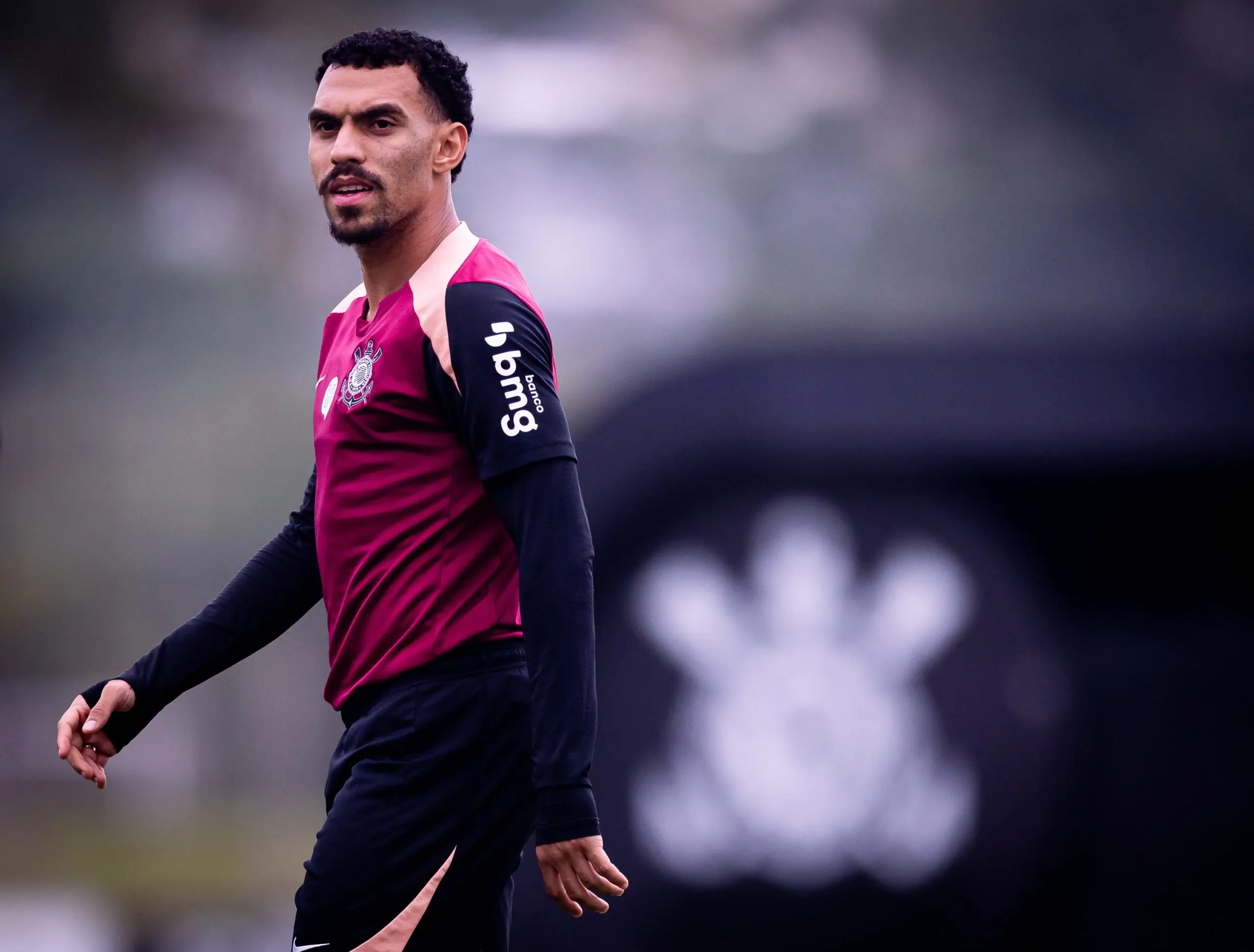 Matheuzinho durante treino do Corinthians no CT Joaquim Grava