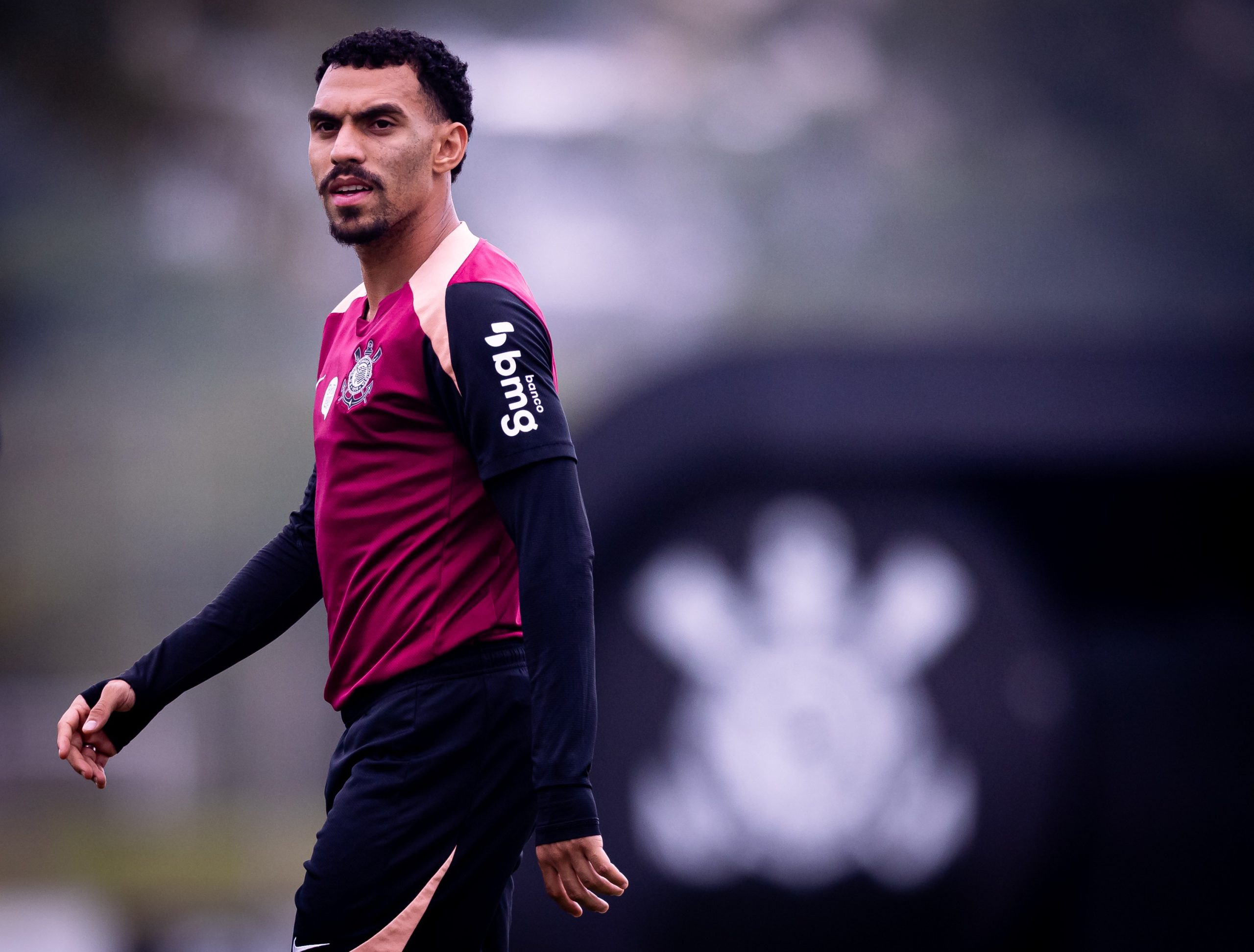 Matheuzinho durante treino do Corinthians no CT Joaquim Grava