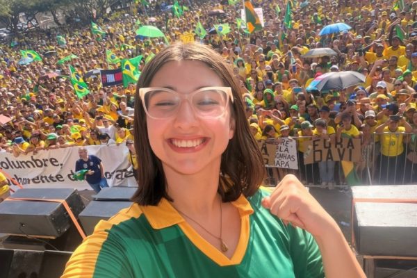 Antifeminista Eduarda Campopiano deixou curso de Ciência Política após 2 semestres