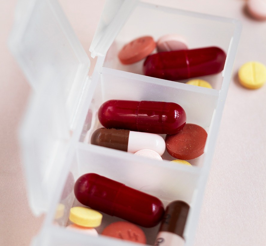 Vitaminas e suplementos em cápsulas