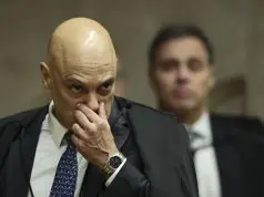 Alexandre de Moraes e André Mendonça em sessão do STF
