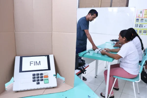Fachin dá três horas para TSE explicar exigências ao transporte de indígenas