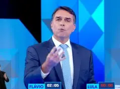Flávio Bolsonaro durante debate presidencial da Globo