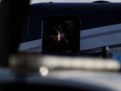 Flávio Bolsonaro desembarca no aeroporto executivo Opa-locka, em Miami
