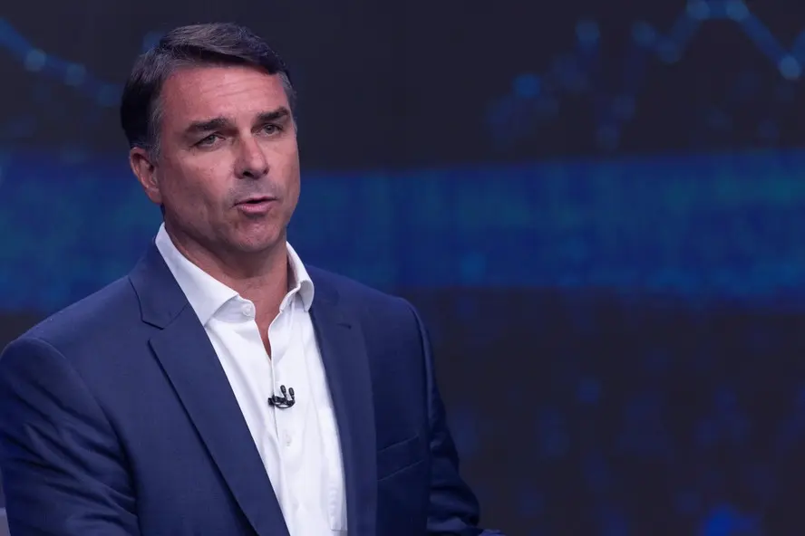 Flávio Bolsonaro durante debate presidencial da Band
