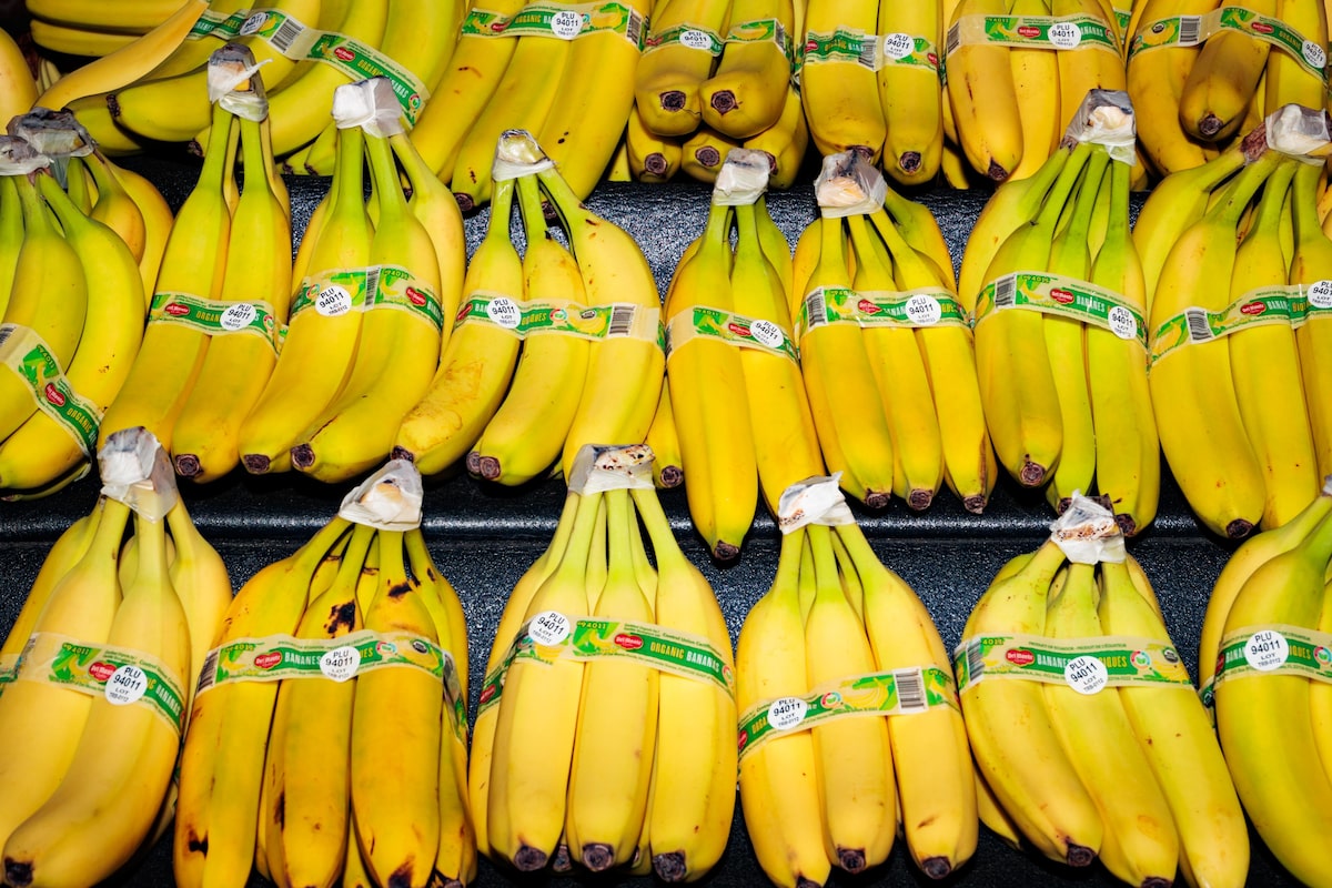 Bananas da marca Del Monte expostas em supermercado na Pensilvânia