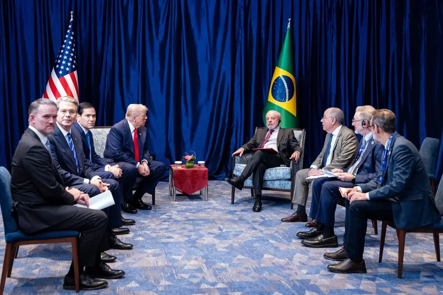 Lula e Donald Trump durante encontro em Kuala Lumpur, na Malásia