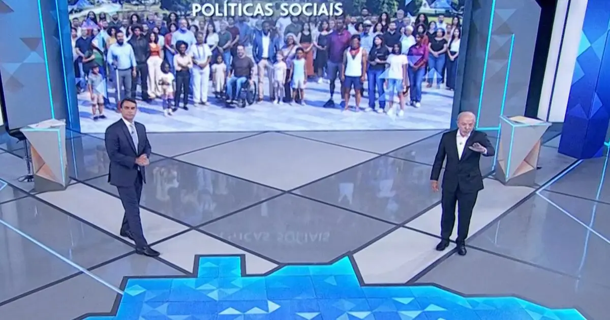 Lula e Flávio Bolsonaro durante debate presidencial na TV Globo