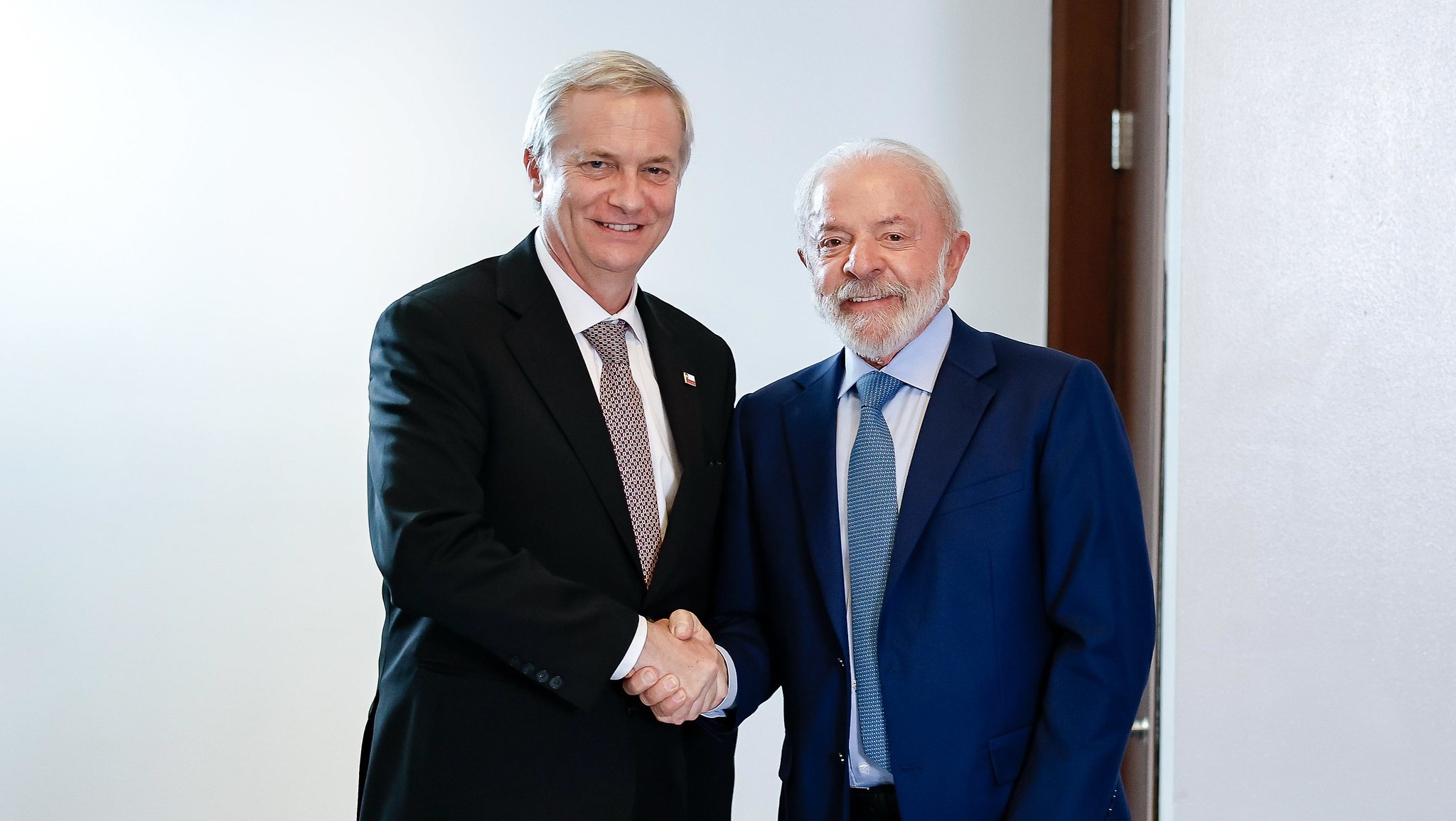 José Antonio Kast e Luiz Inácio Lula da Silva em reunião no Panamá