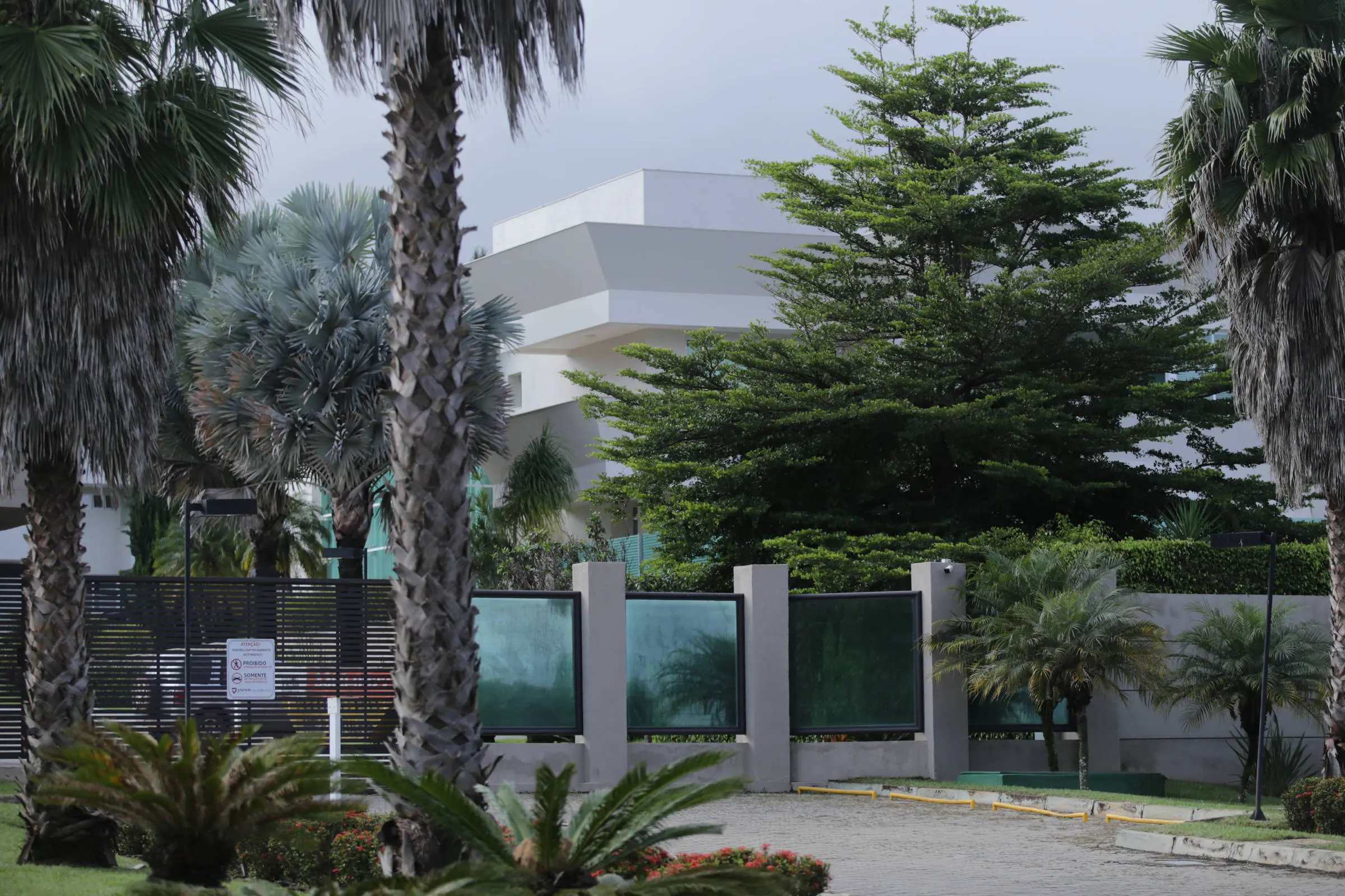 Fachada da mansão de Flávio Bolsonaro em Brasília