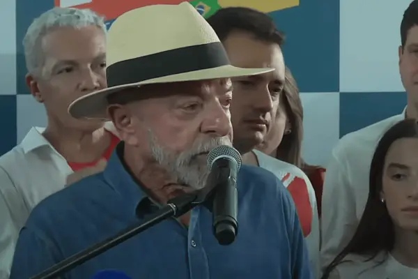Lula aceita desafio de Flávio Bolsonaro para abrir sigilos