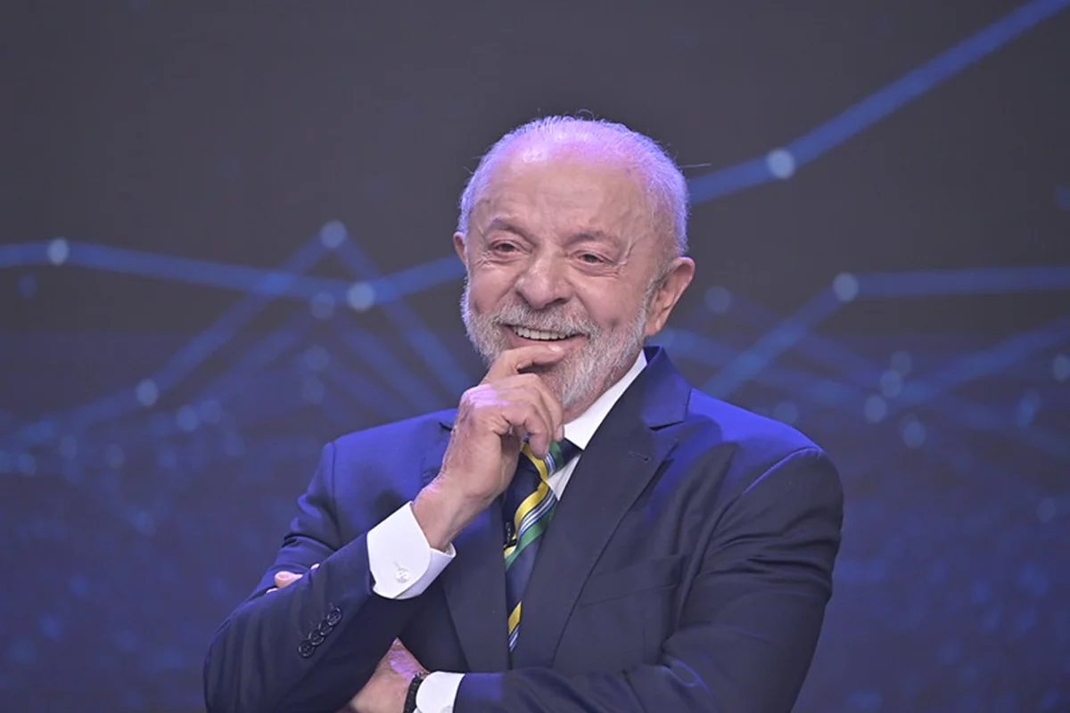 Lula e Flávio Bolsonaro durante debate da Band