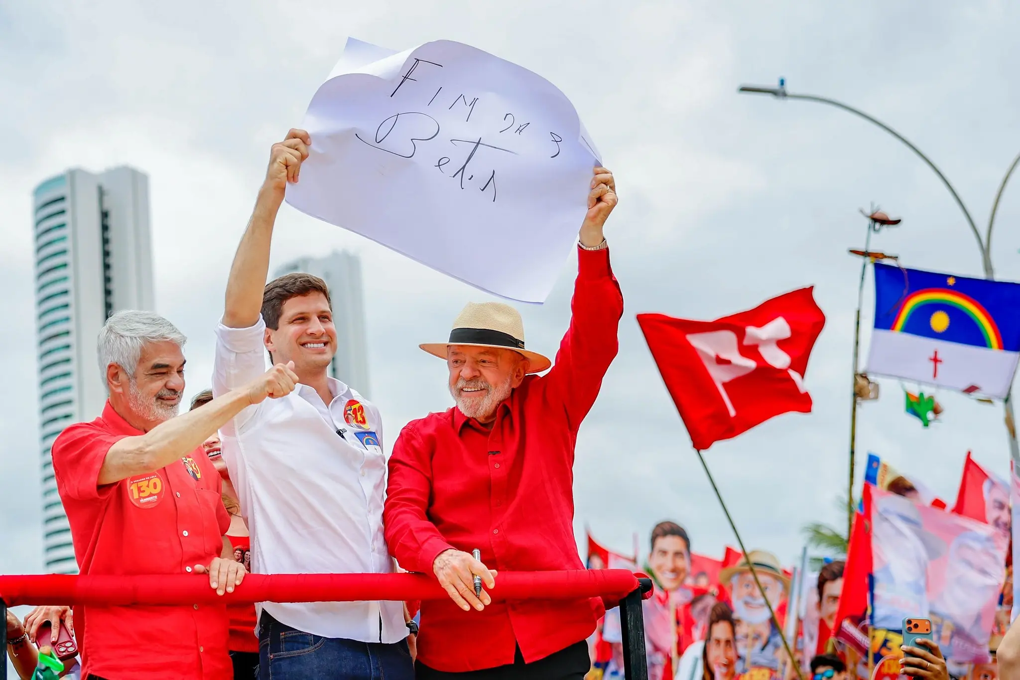 Lula ao lado de João Campos e Humberto Costa no Recife