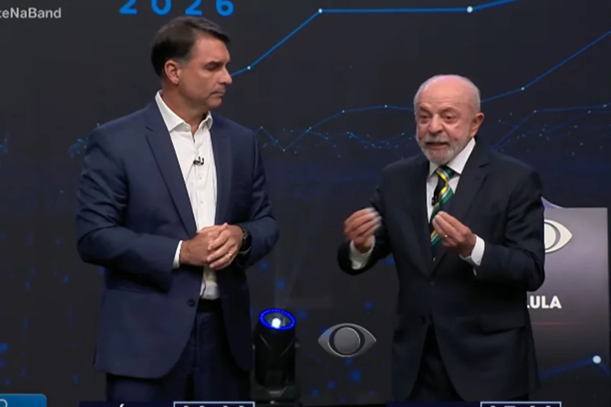 Lula e Flávio Bolsonaro durante debate na Band