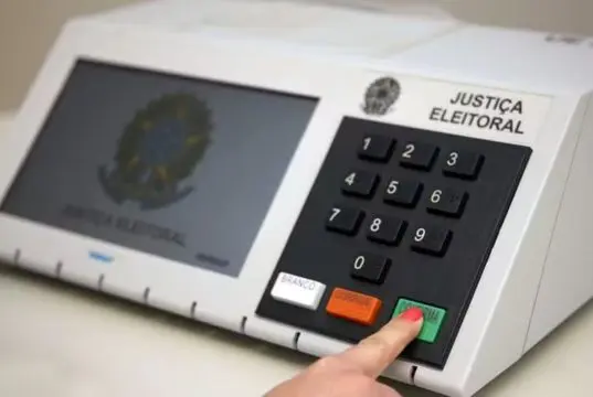 Luiz Inácio Lula da Silva e Flávio Bolsonaro