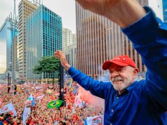 Lula durante ato de campanha em São Paulo