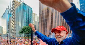 Lula durante ato de campanha em São Paulo
