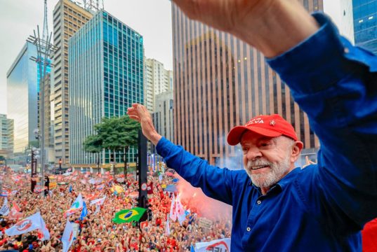 Lula durante ato de campanha em São Paulo