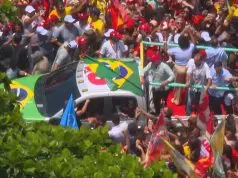 Apoiadores de Lula durante ato em Copacabana