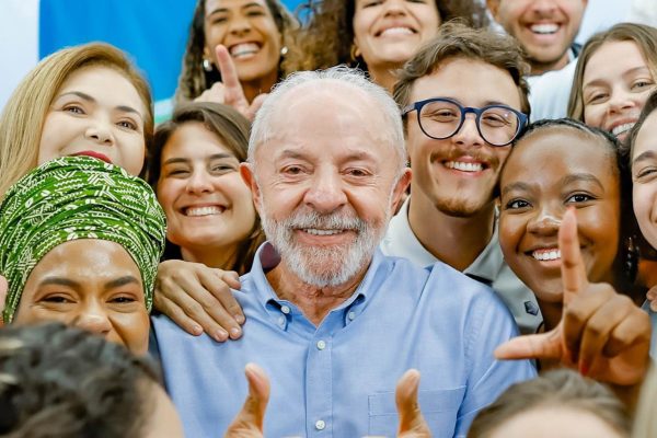 BTG/Nexus: Lula sobe oito pontos entre eleitores mais jovens e chega a 57%