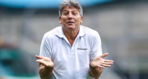 Renato Portaluppi em coletiva de imprensa do Grêmio