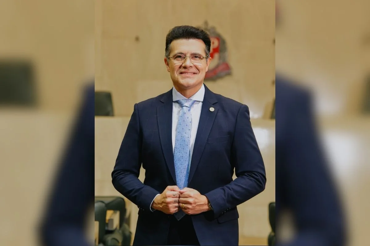 Marcelo Aguiar em delegacia após confusão em balada