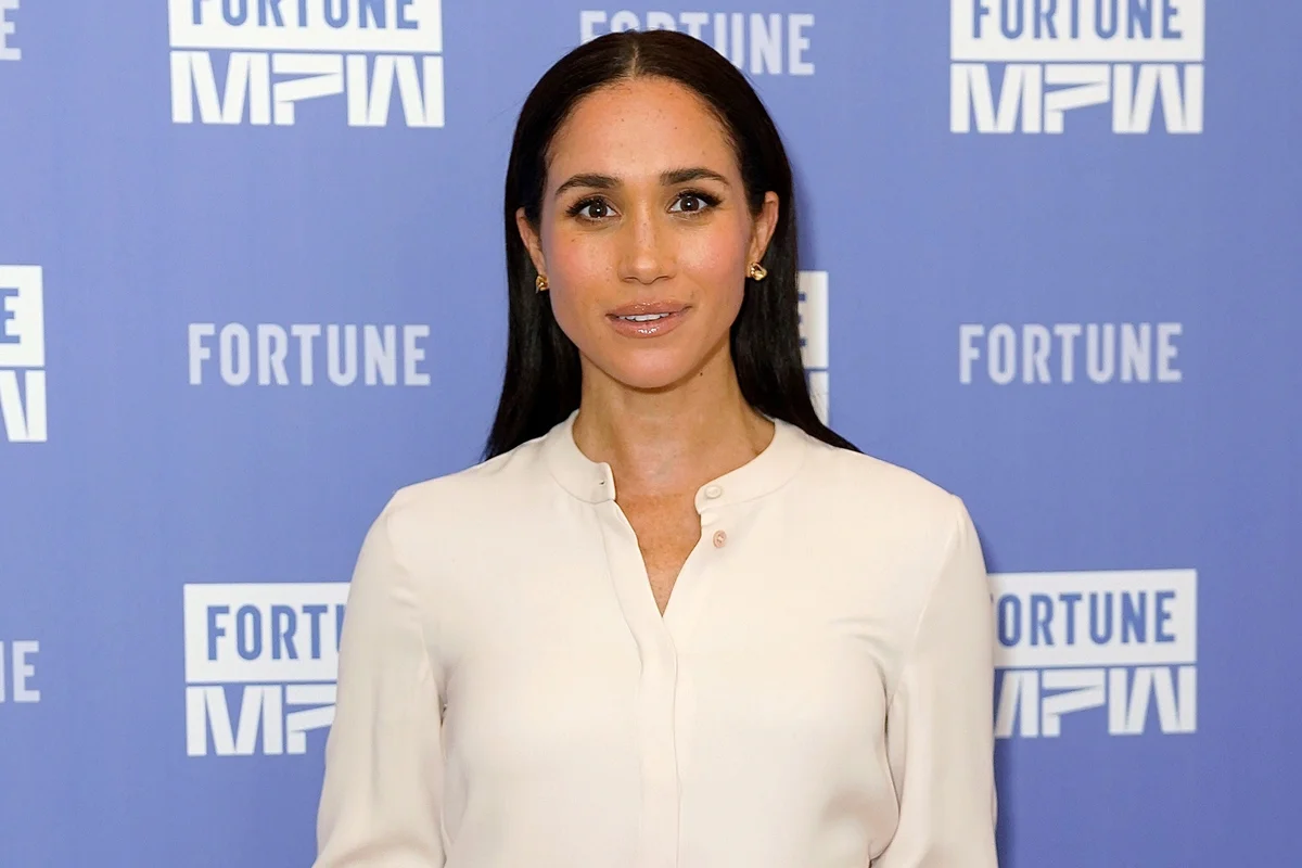 Meghan Markle durante evento da Fortune Media