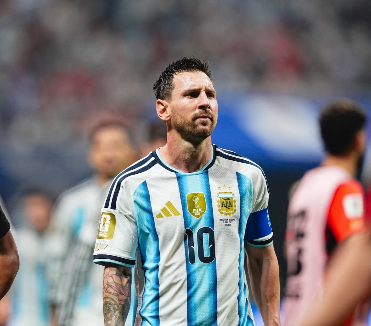 Lionel Messi com a camisa da seleção argentina