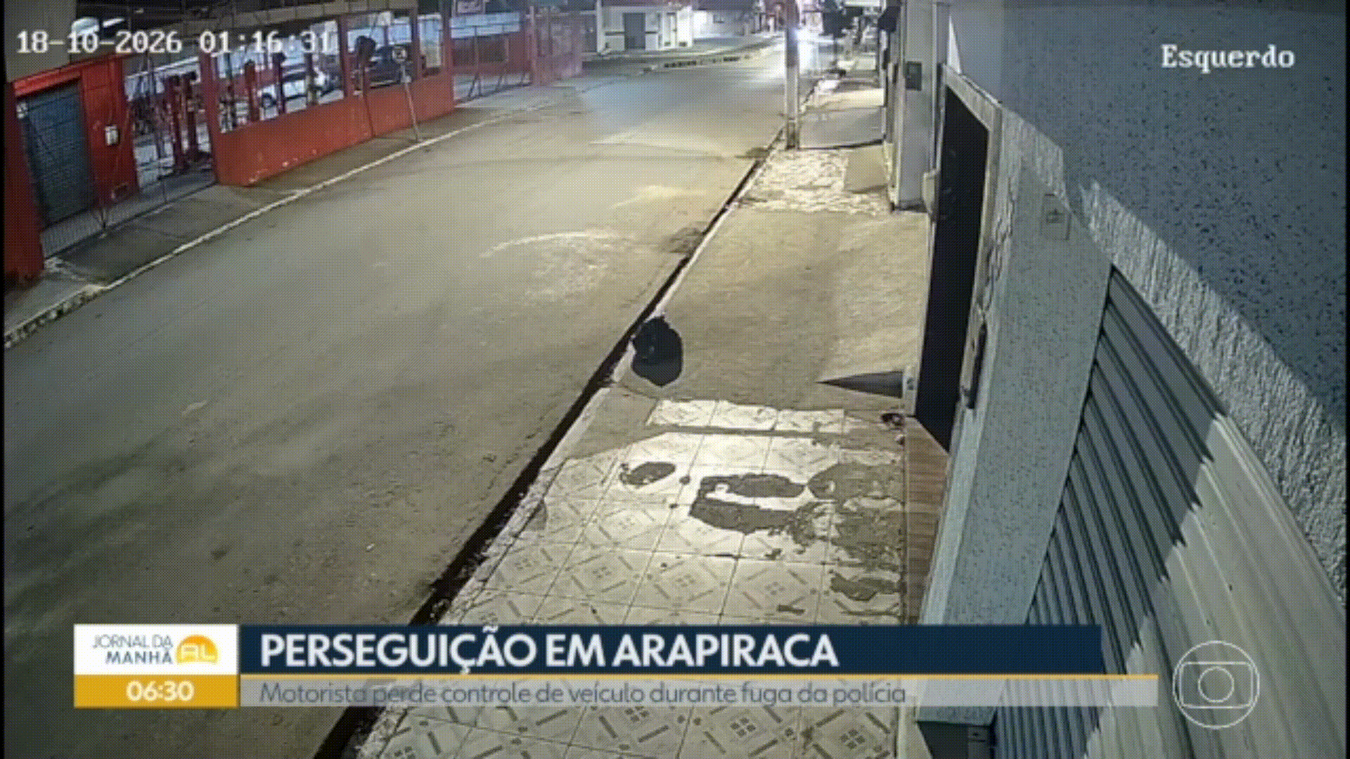 Carro capotado após perseguição policial em Arapiraca