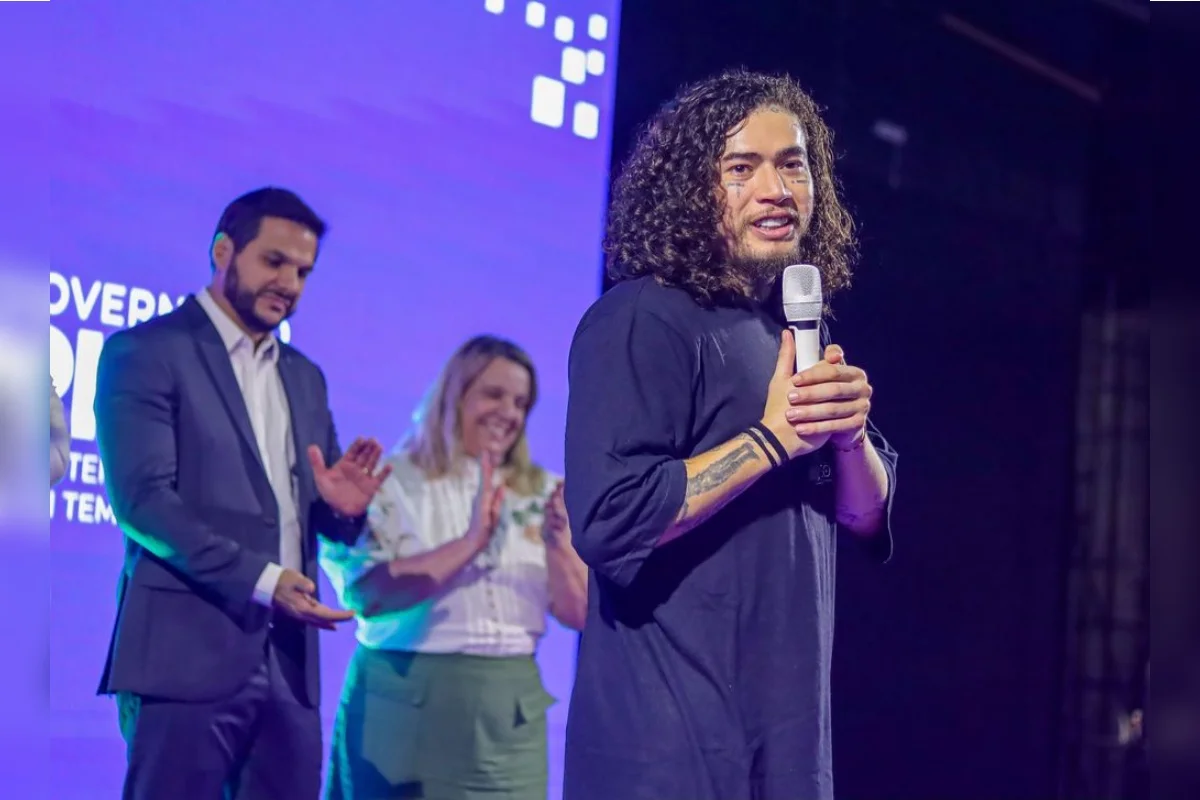 Whindersson Nunes durante feira de robótica no Piauí