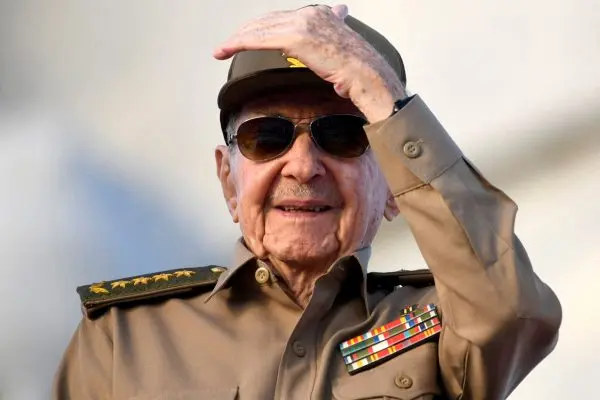 Aos 94 anos, Raúl Castro, irmão de Fidel, é alvo de ordem de prisão na Flórida