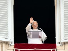 Papa Leão XIV fala à multidão da janela do Palácio Apostólico