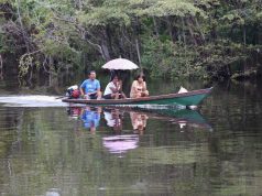 Indígenas em comunidade no interior do Amazonas