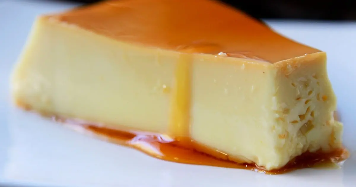 Pudim de pão com calda de caramelo