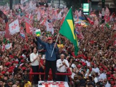 Lula durante encerramento de campanha na Avenida Paulista