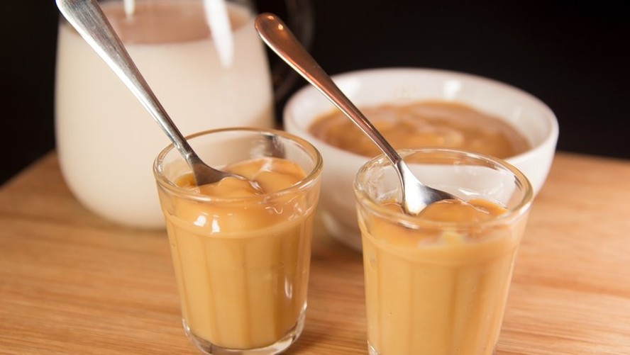 Doce de leite cremoso em recipiente
