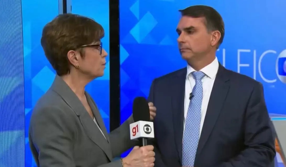 Flávio Bolsonaro durante entrevista à TV Globo