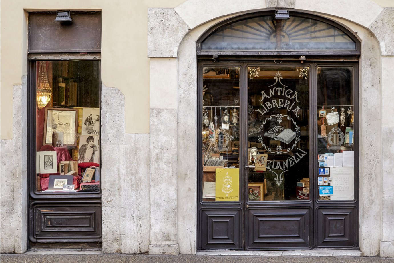 Fachada da Antica Libreria Cascianelli em Roma