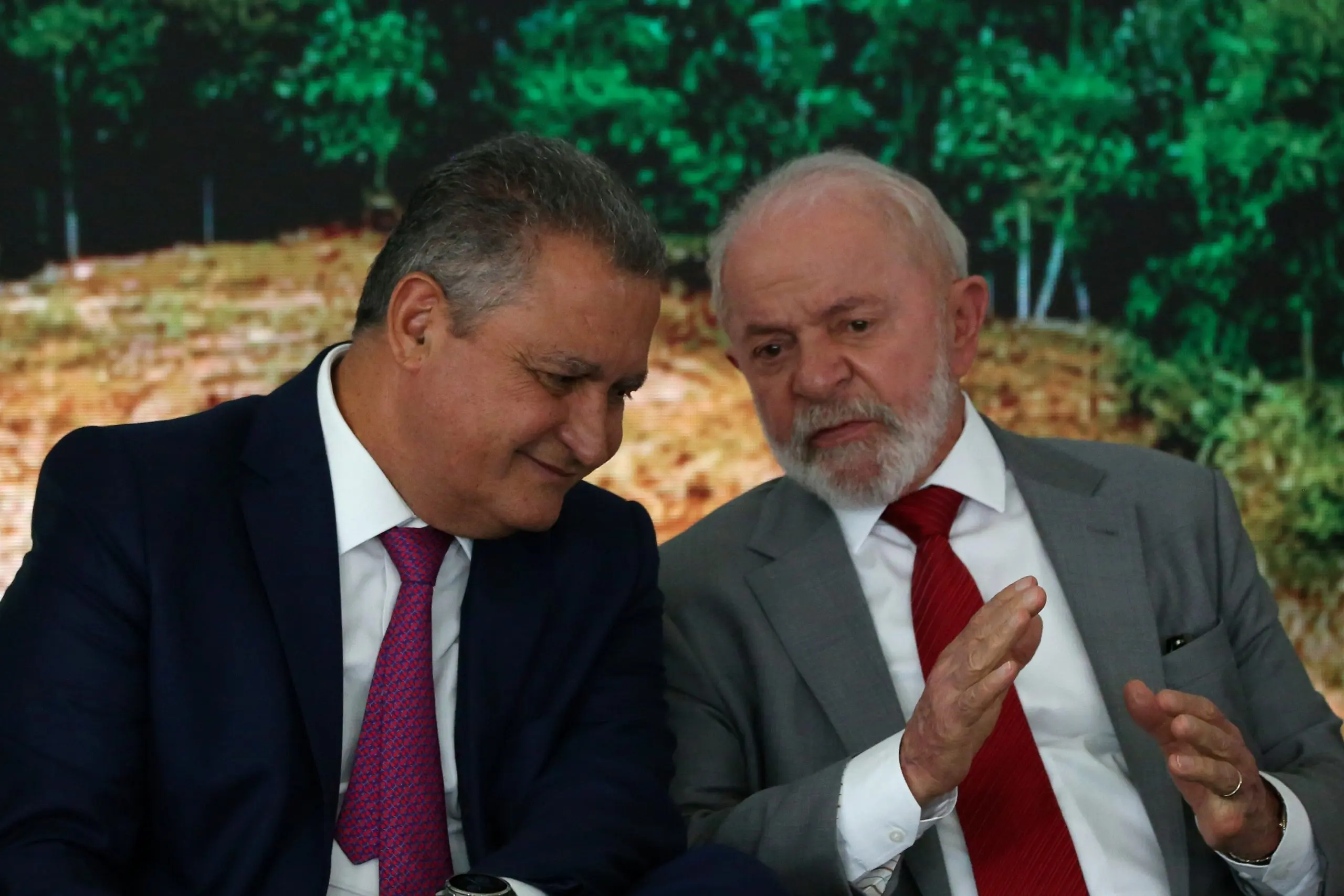 Rui Costa e Lula em cerimônia no Palácio do Planalto