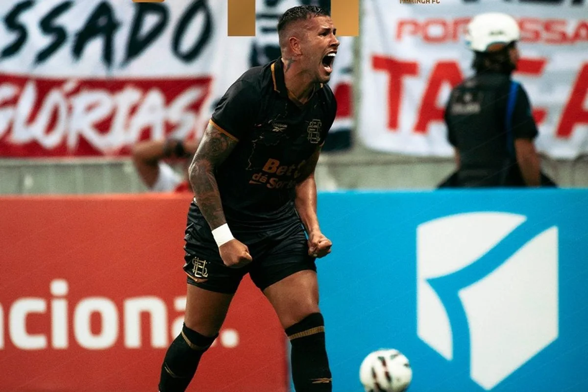 Jogadores do Santa Cruz comemoram o acesso à Série B