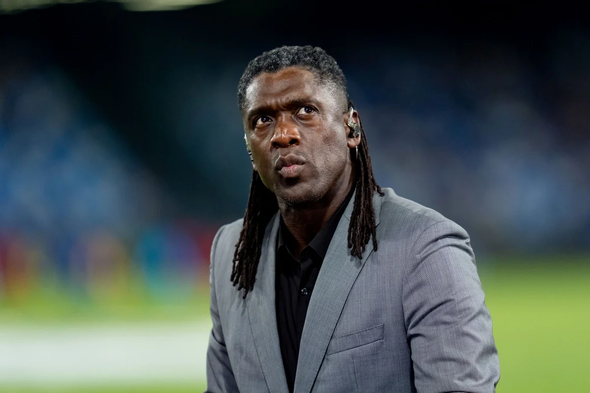 Clarence Seedorf durante atividade à beira do campo