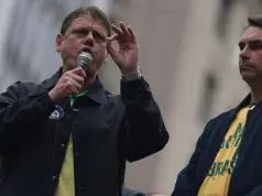 Tarcísio de Freitas vota em São Paulo