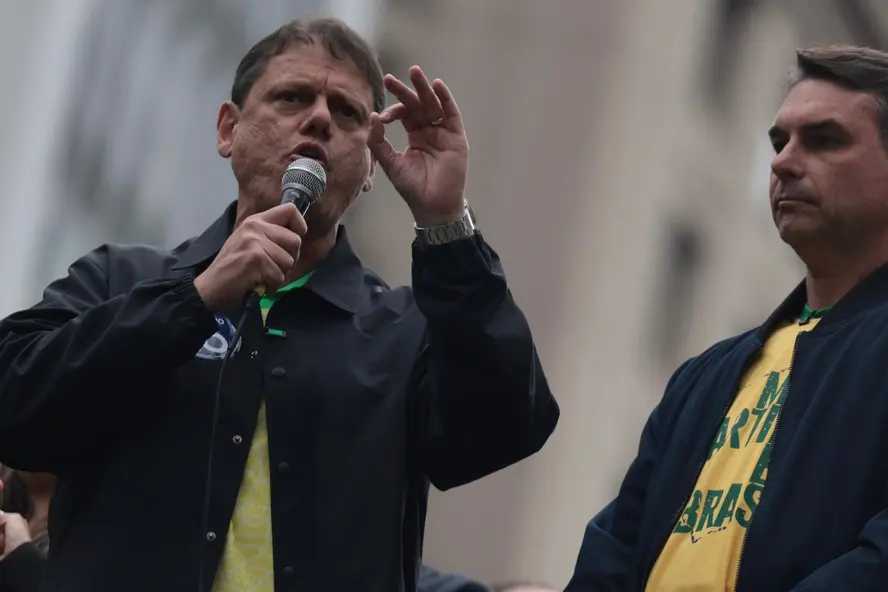 Tarcísio de Freitas vota em São Paulo