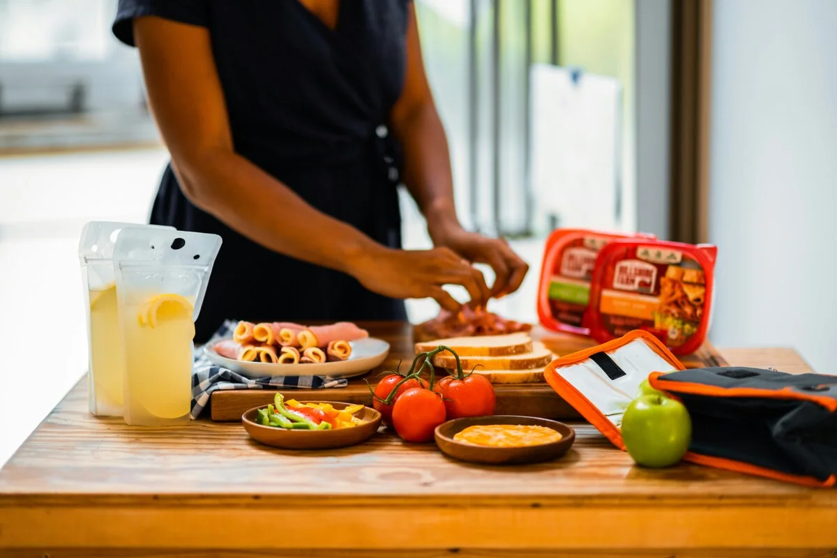 Alimentos sobre uma mesa