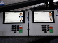 Urna eletrônica durante procedimento de preparação eleitoral